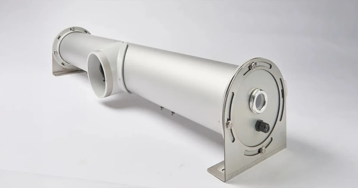  Single long aluminum air knife unit with mounting brackets on a white background.